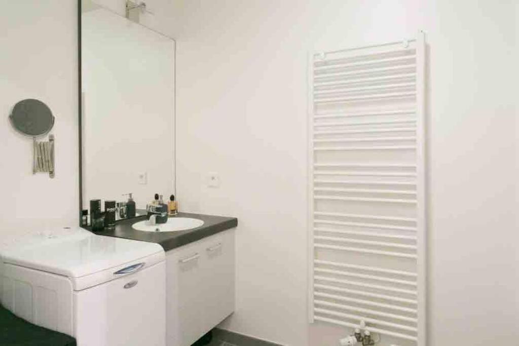 Appartamento Cozy & Quiet Getaway Just 300M From Paris With Free Private Parking Gentilly Esterno foto