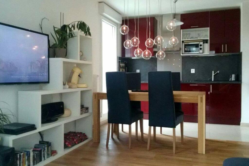 Appartamento Cozy & Quiet Getaway Just 300M From Paris With Free Private Parking Gentilly Esterno foto