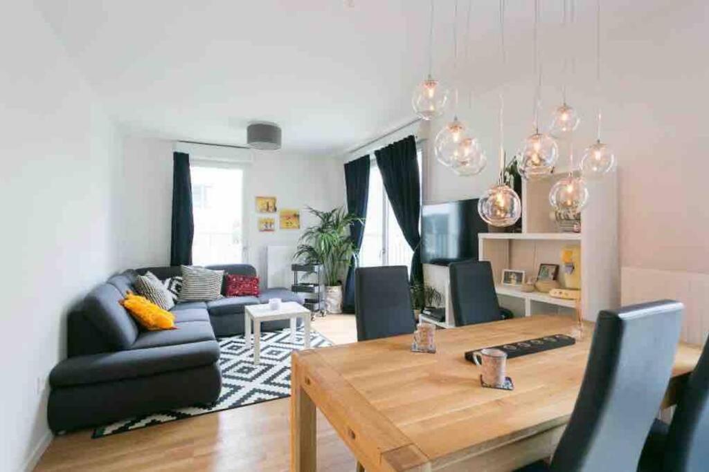 Appartamento Cozy & Quiet Getaway Just 300M From Paris With Free Private Parking Gentilly Esterno foto