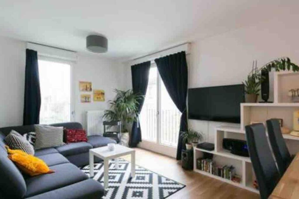 Appartamento Cozy & Quiet Getaway Just 300M From Paris With Free Private Parking Gentilly Esterno foto